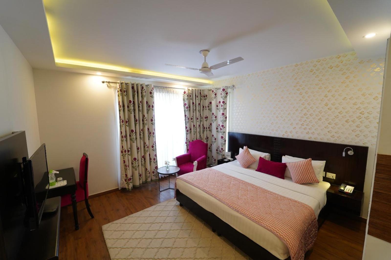 Rockland Hotel, C.R Park Neu-Delhi Exterior foto