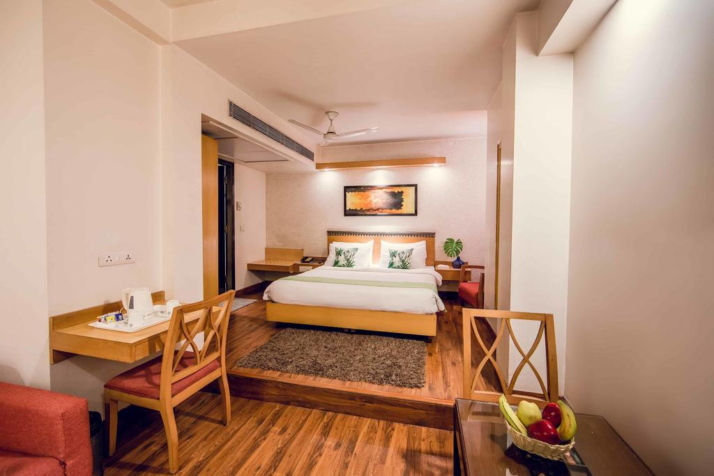Rockland Hotel, C.R Park Neu-Delhi Exterior foto