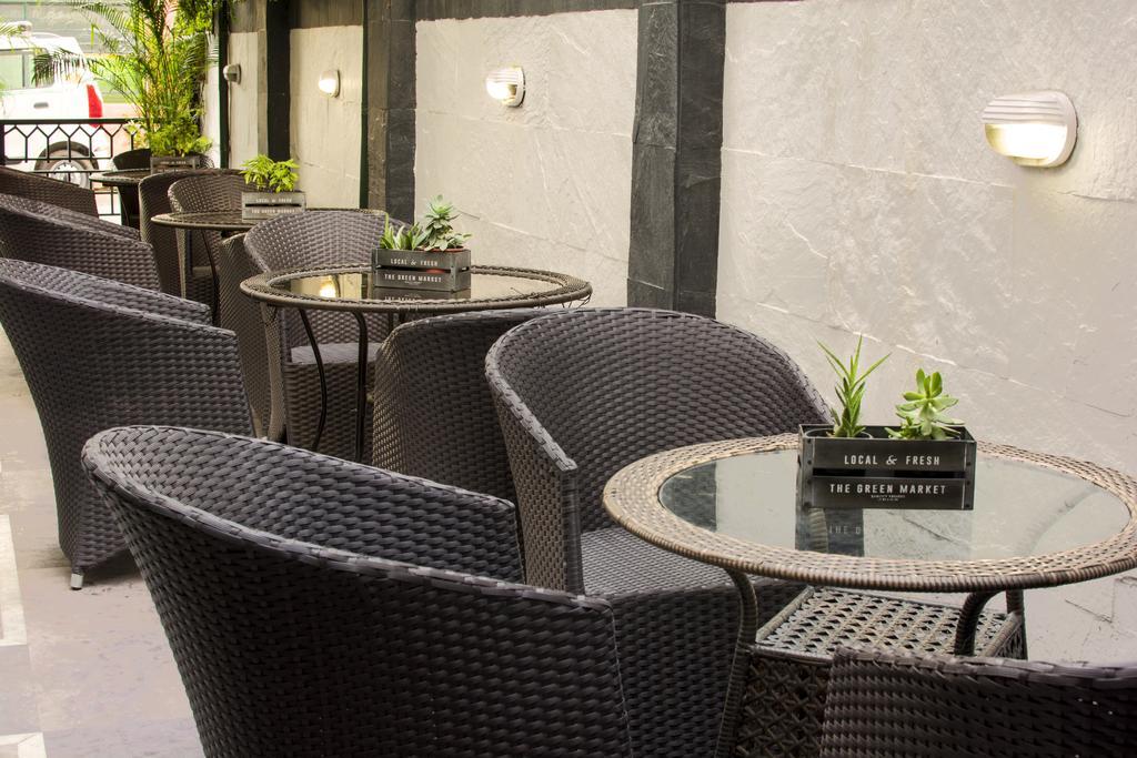 Rockland Hotel, C.R Park Neu-Delhi Exterior foto