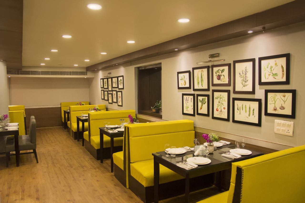 Rockland Hotel, C.R Park Neu-Delhi Exterior foto
