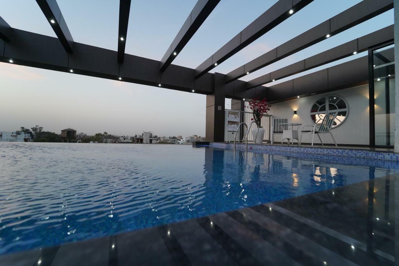 Rockland Hotel, C.R Park Neu-Delhi Exterior foto