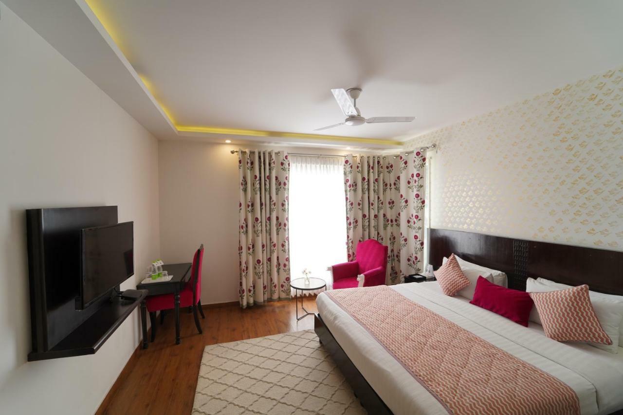 Rockland Hotel, C.R Park Neu-Delhi Exterior foto