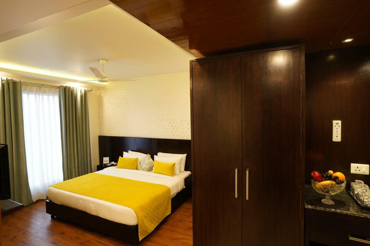 Rockland Hotel, C.R Park Neu-Delhi Exterior foto