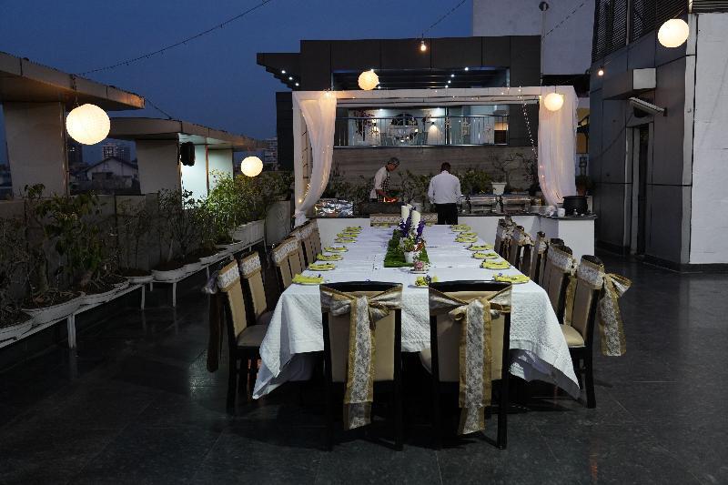 Rockland Hotel, C.R Park Neu-Delhi Exterior foto